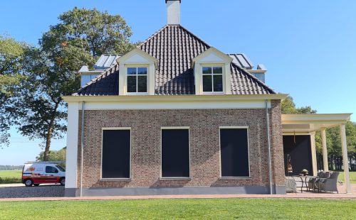 Windvaste screens aan vrijstaande woning
