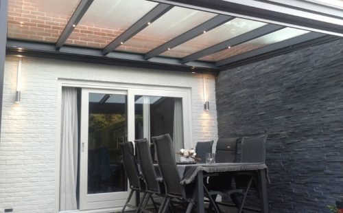 Terrasoverkapping Pallazzo XL met onderliggende zonwering.