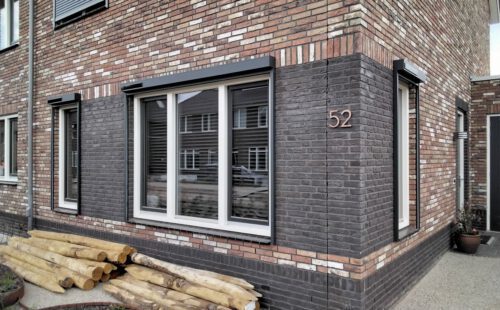 Windvaste screens met solar motoren open