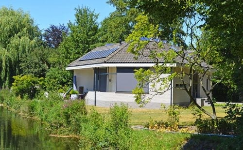 Windvaste screens aan vrijstaande bungalow